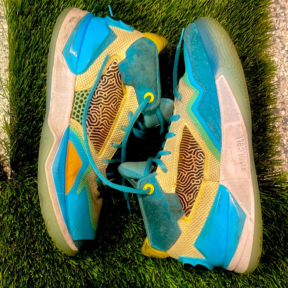 New Balance KAWHI Moreno Valley size 6